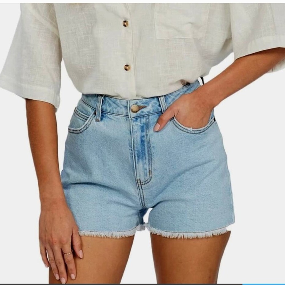 Billabong Womens Denim Shorts Fringe‎ Hem High Waist Light Wash Size 29